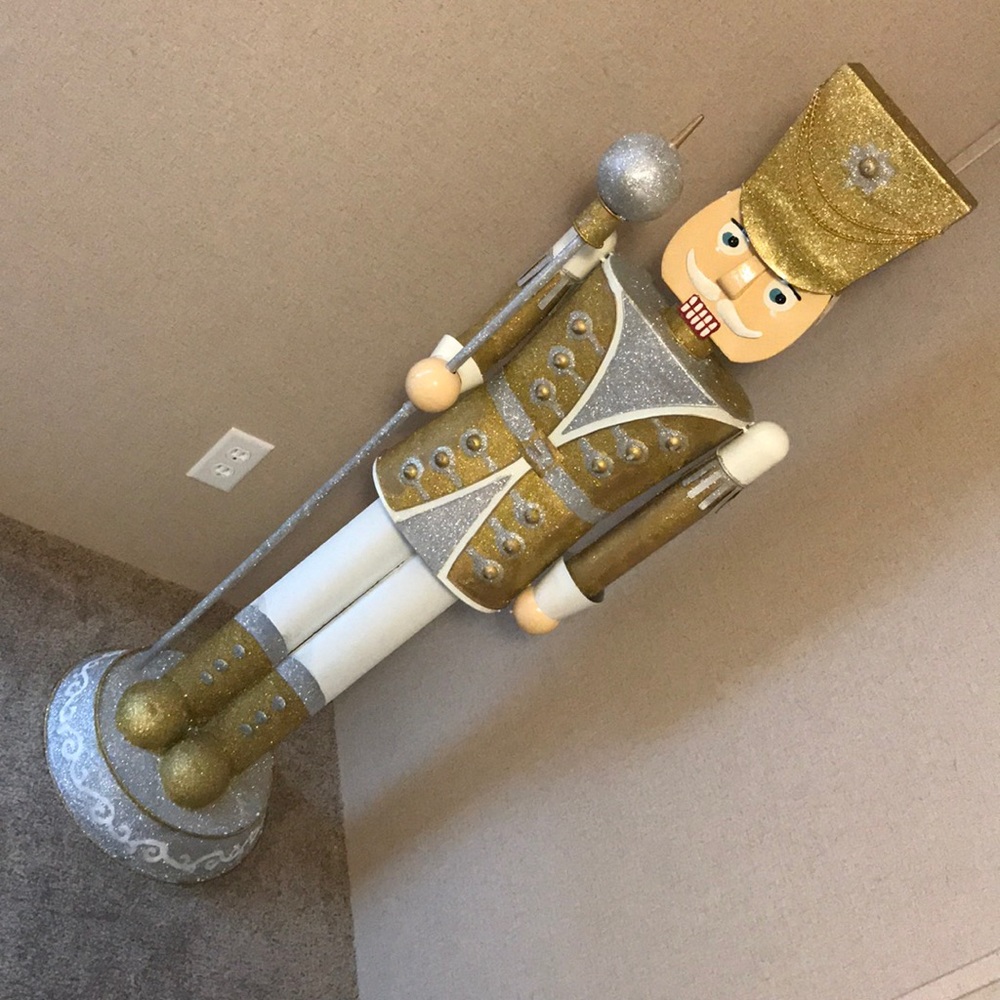 Kringle Express Metal Nutcracker